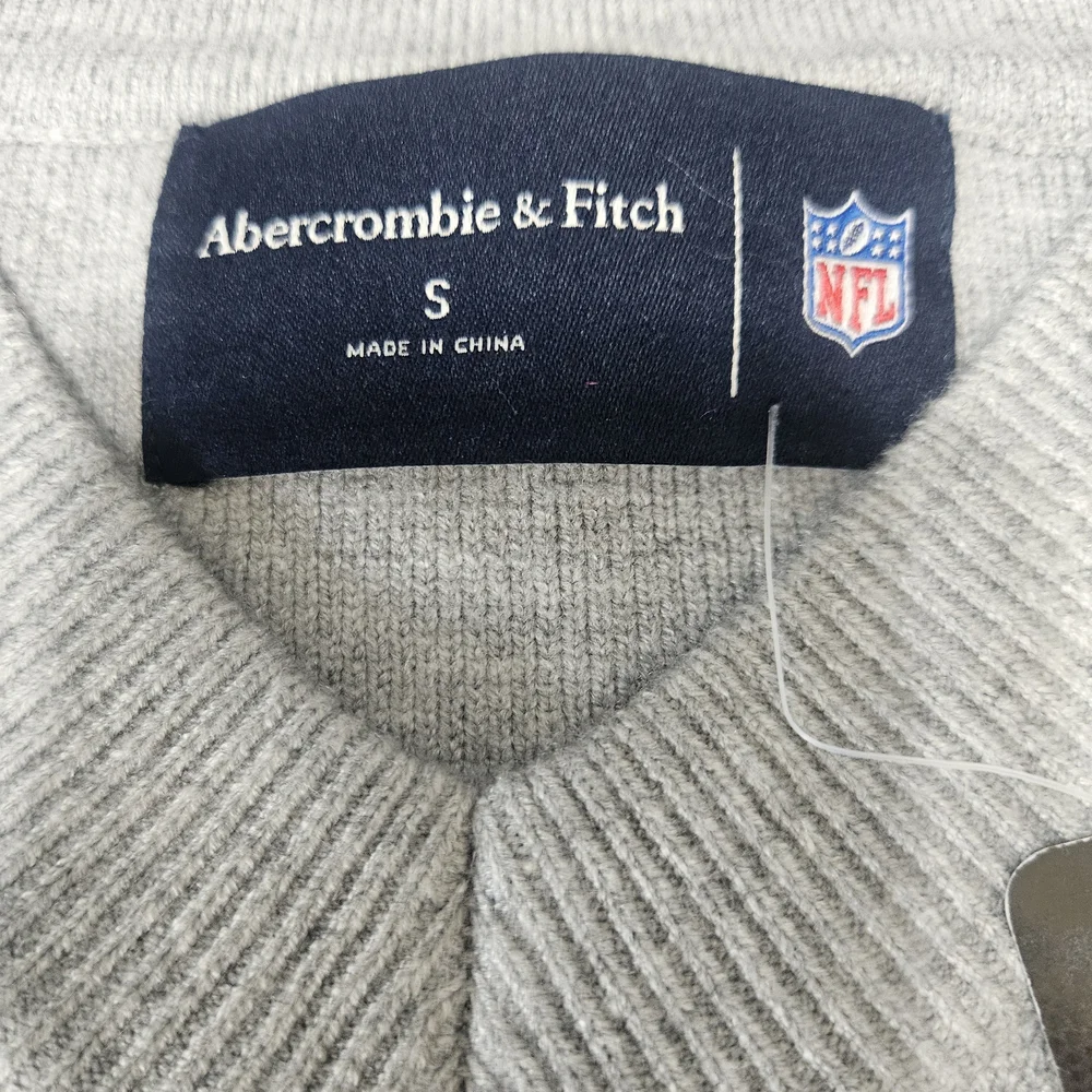 Abercrombie & Fitch Gray and Blue Sweater - Picture 2 of 3